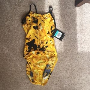 BRAND NEW NIKE TRAINING SUIT